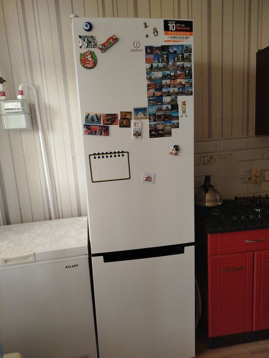 Продам холодильник Indesit.