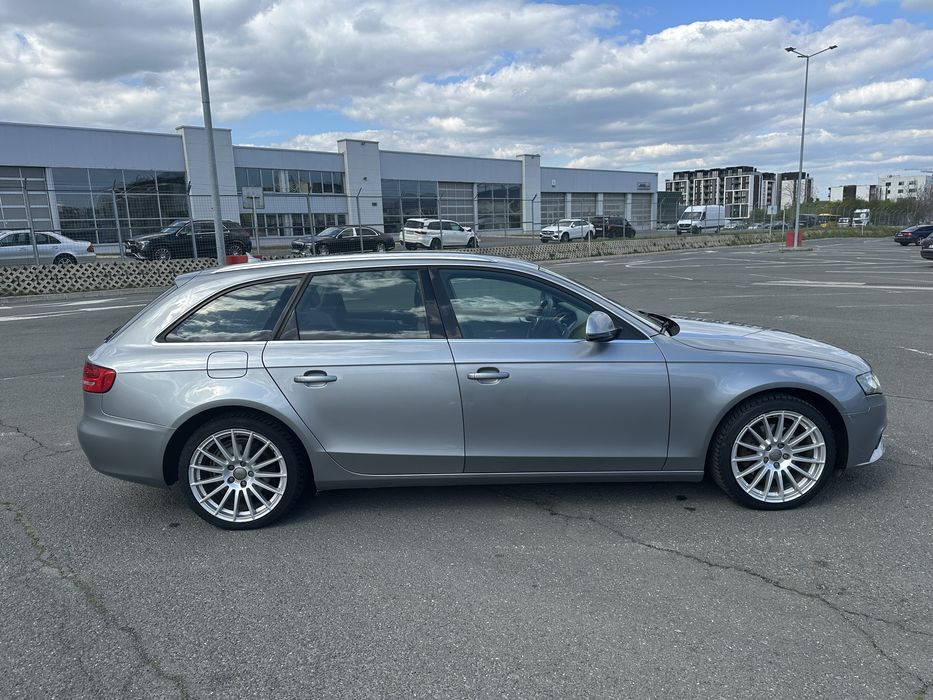 Ауди А4 комби сив металик