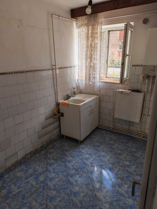 Apartament 2 camere decomandate  zona centrala