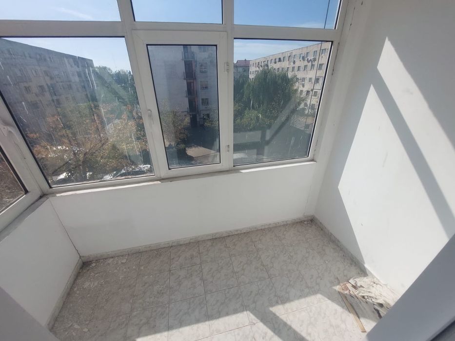 Vand apartament micro 12