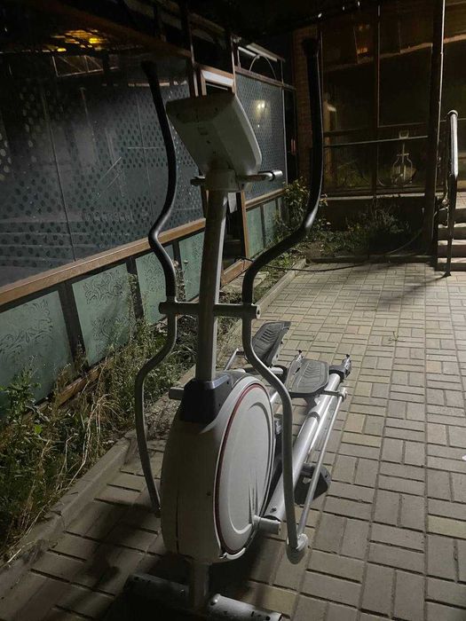 Продаю Элиптический Тренажер