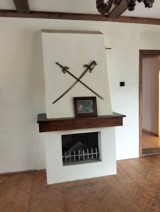 Casa spațioasă cu 5 camere in Arad,zona Gradiste ideala pt o familie.Casa e din cărămidă și are 421 mp..Fara agenții/Intermediari.