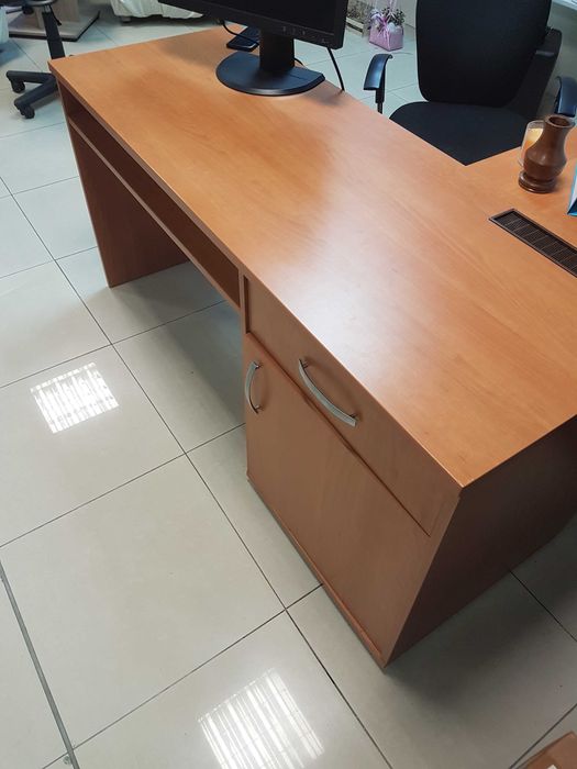 Офис бюро. Изключително добро състояние.