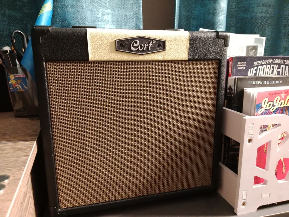 Комбоусилитель cort cm15r