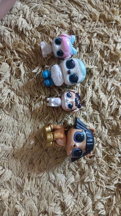 Vînd păpuși  LOL surprize