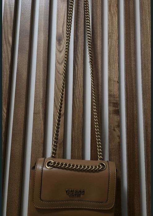 Geanta Guess - Abey de culoare maro, noua, din piele, este originala!