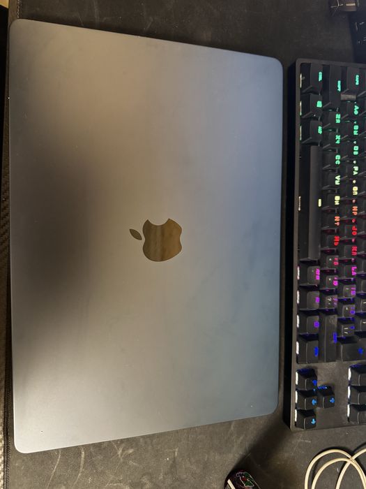 Macbook air m3 24/512 15.3’