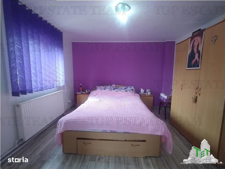Teren generos 700 mp, include casa cu panouri fotovoltaice, langa Bucu