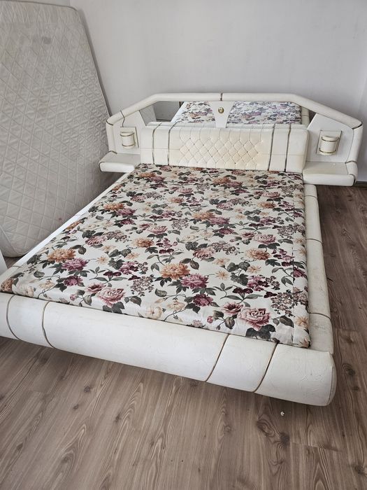 Продавам спалня и ракла използвана ,леко захабена без две дръжки.