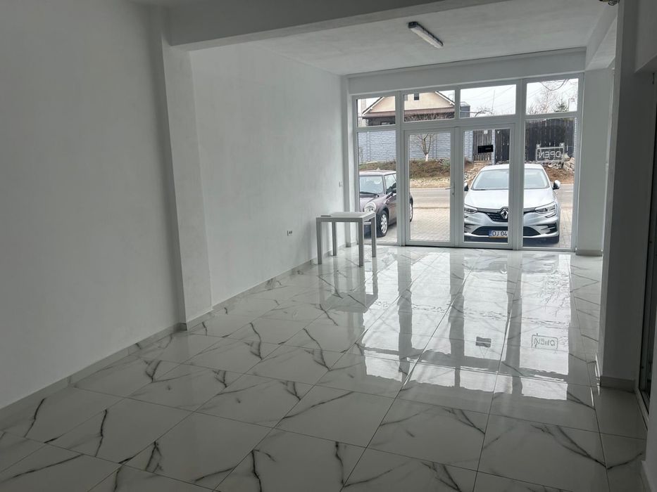 Vand spatiu comercial Albesti aflat la Drumul National!!