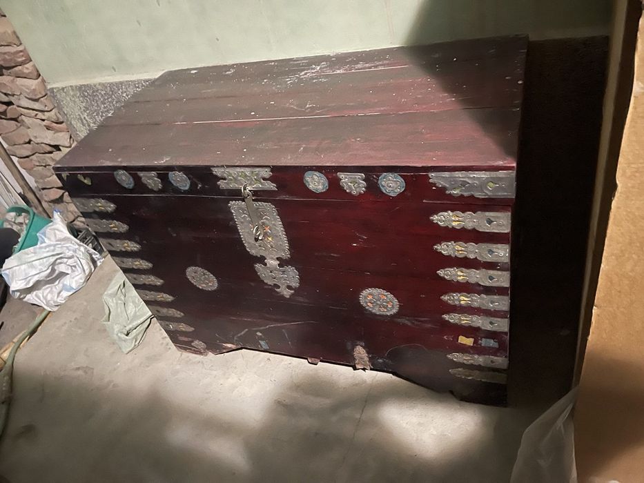 Сандиқлар сотилади.