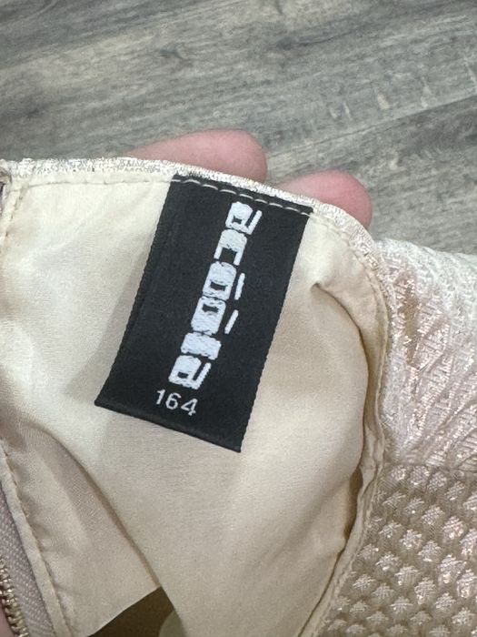 Детское золотое платье