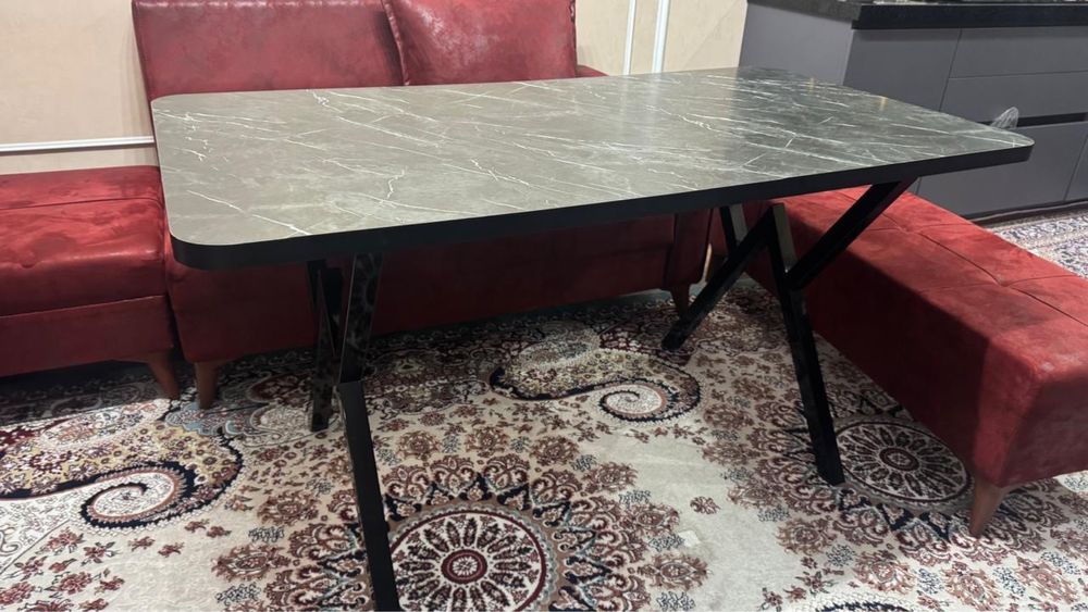 Стол из натурального дерева