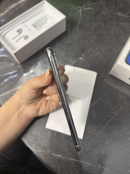 IPhone X silver продам