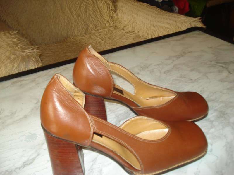 Продавам дамски обувки 5лв.български Дияна номер 40