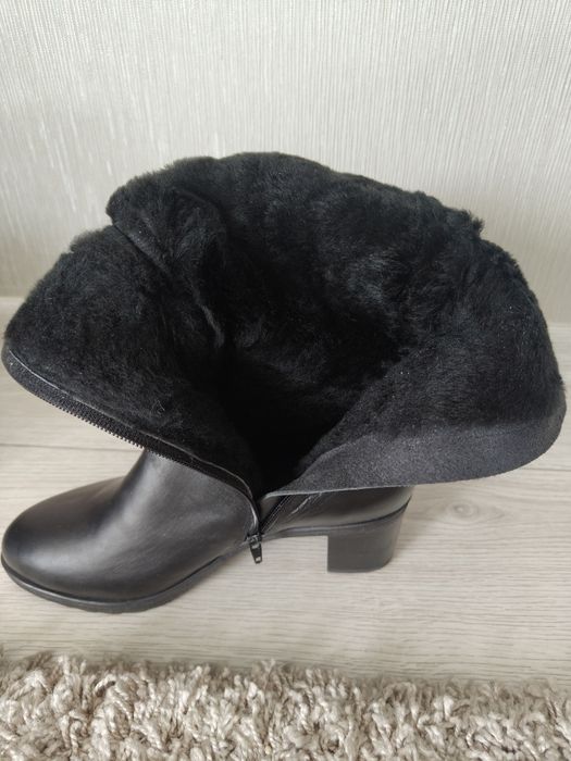 Продам новые зимние сапоги