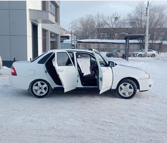 Продам Приору 2012 год