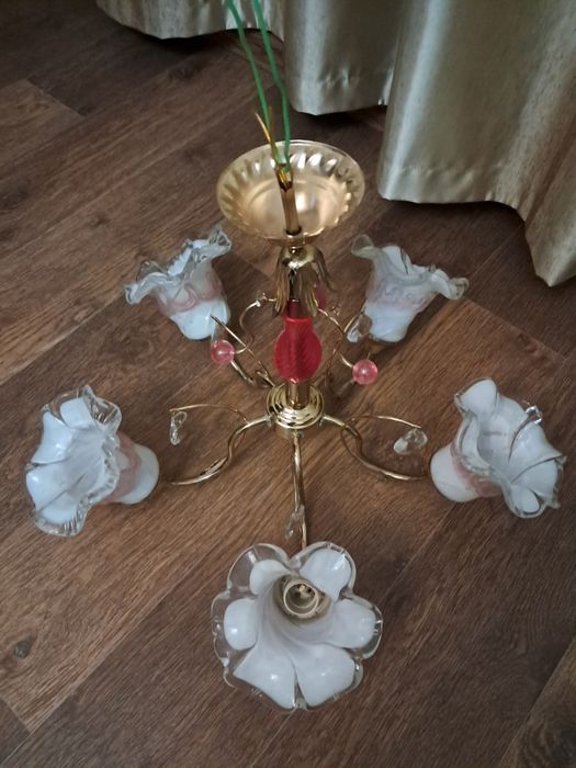 Продам плафоны и стеклянные люстры