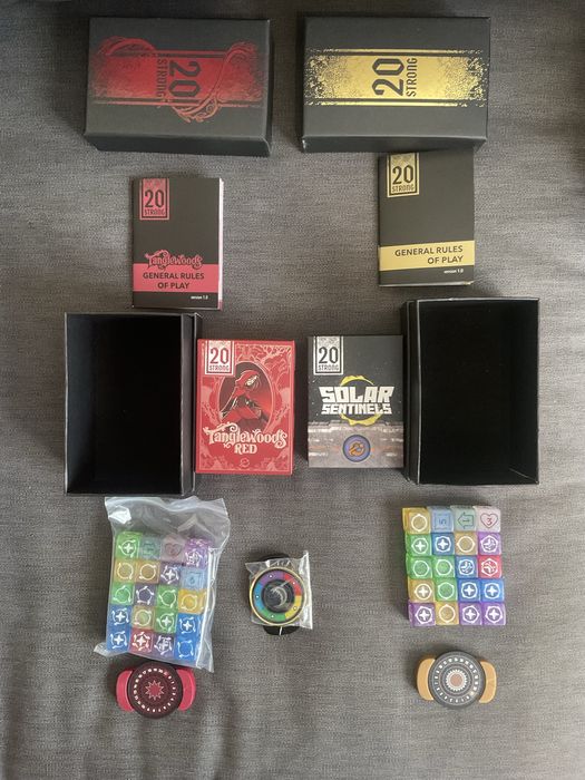 Настолни бордови игри 20 Strong + 4 decks travel case (Tanglewoods Red White Gold Baba Yaga Hoplomacus Too many Bones Solar Sentinels) и промо пакети