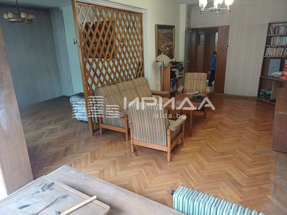 Тристаен апартамент с гараж в кв. Лозенец