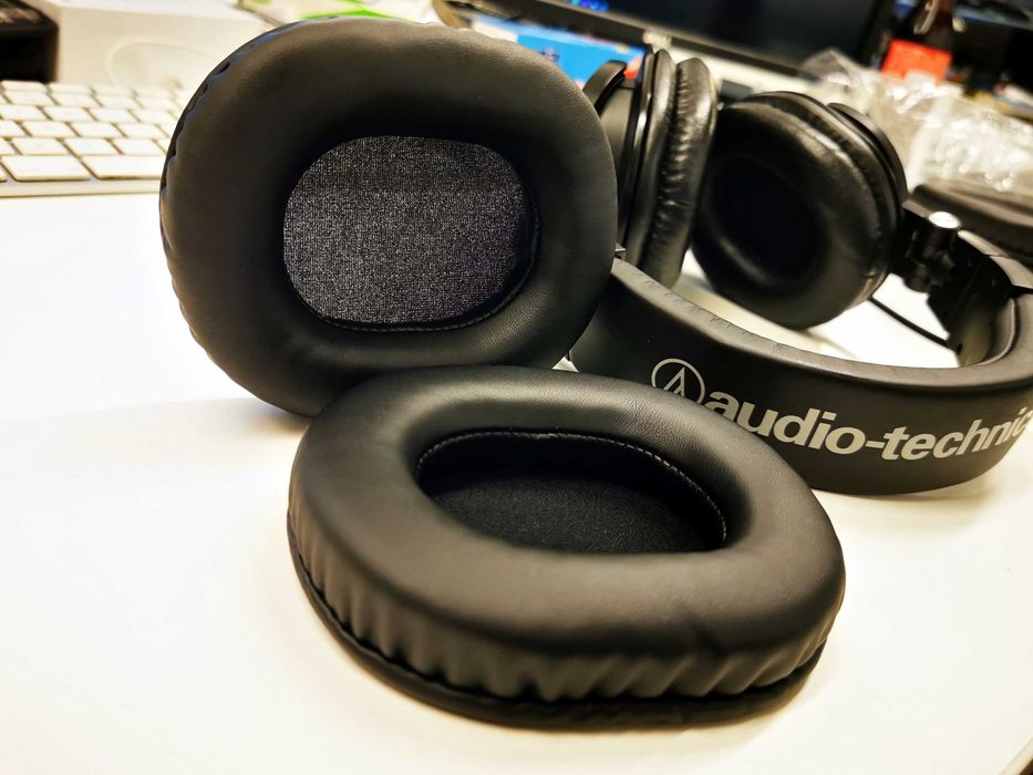 Bureti casti universali negru piele 100x85 Audiotehnica