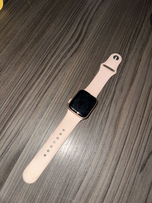 Продам Apple Watch SE 40мм.