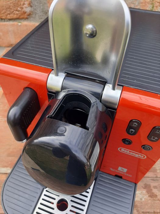 Vând aparat cafea nespresso