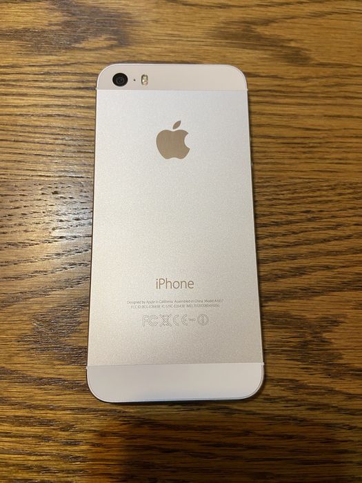 Iphone 5S de 16 GB, argintiu, impecabil, de colectie, neverlocked