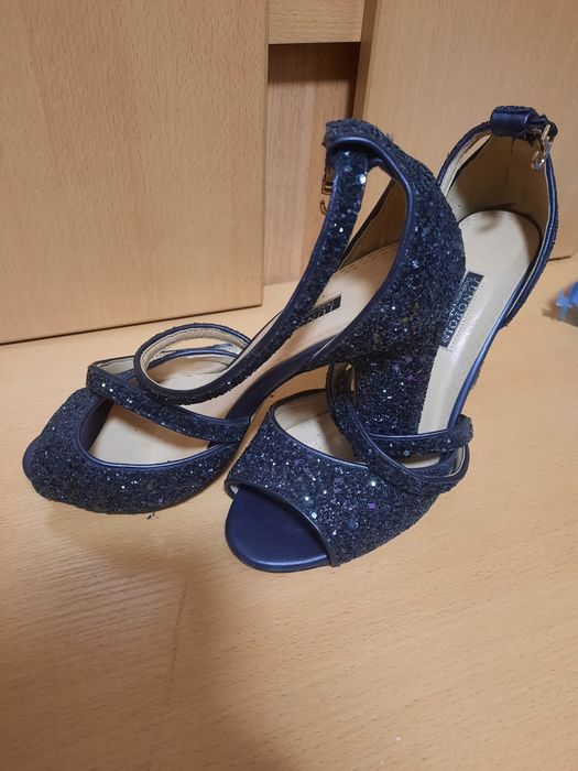 Продам босоножки