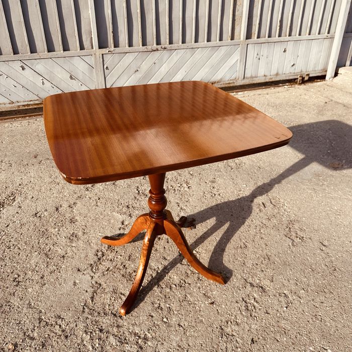 Шведска винтидж маса – mid-century, в стил Carl Malmsten