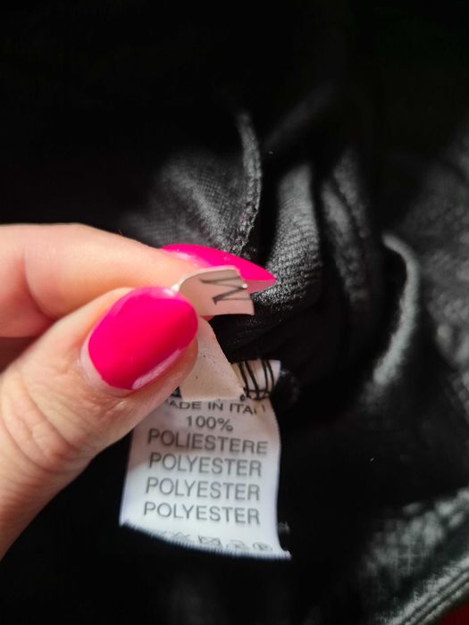 Черна права пола