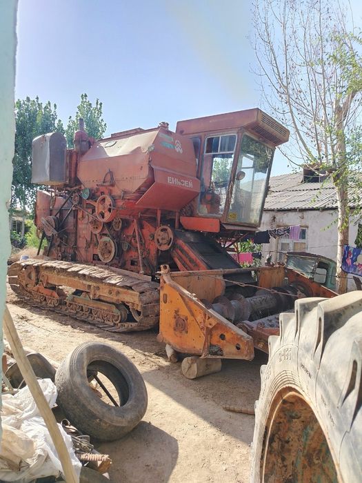 Енисей канбайн 1994 Гусеницалик