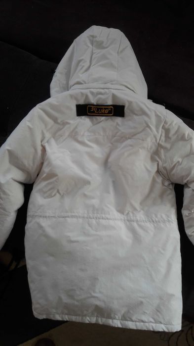 Куртка тёплая в отличном состоянии.