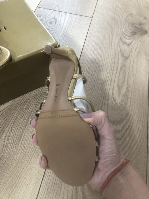 Vand sandale piele nr 39, pret 300 lei, stare impecabila