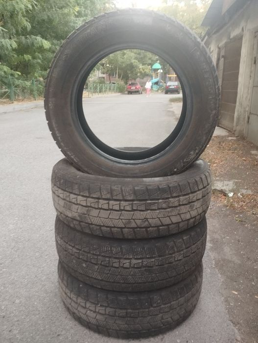 Зимние шины 215/60/17