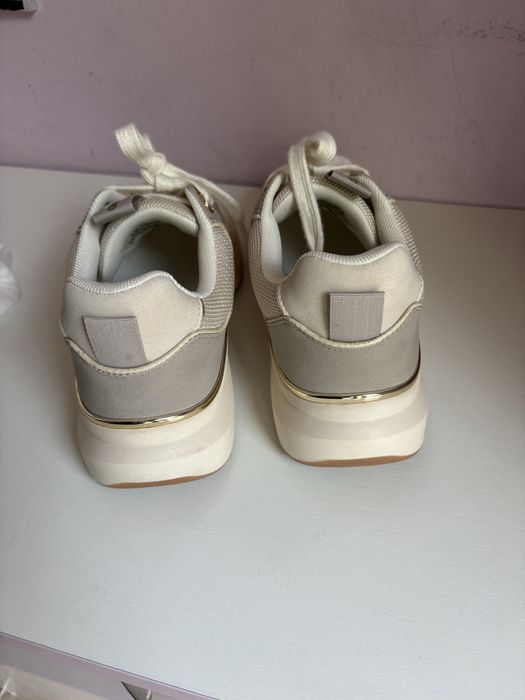 Стилни маратонки Guess