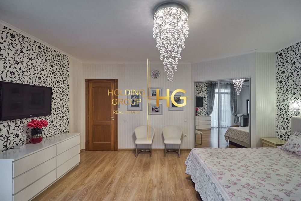 Продава се Тристаен апартамент в Варна, Бриз - 150 кв.м за 1927 €/кв.м - Снимка #3