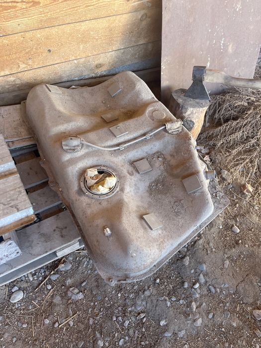 Продам бензобак камри