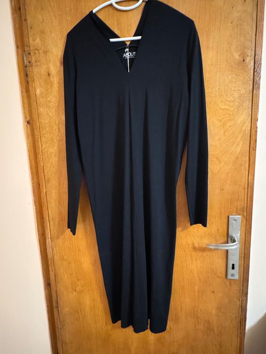 Черна рокля About