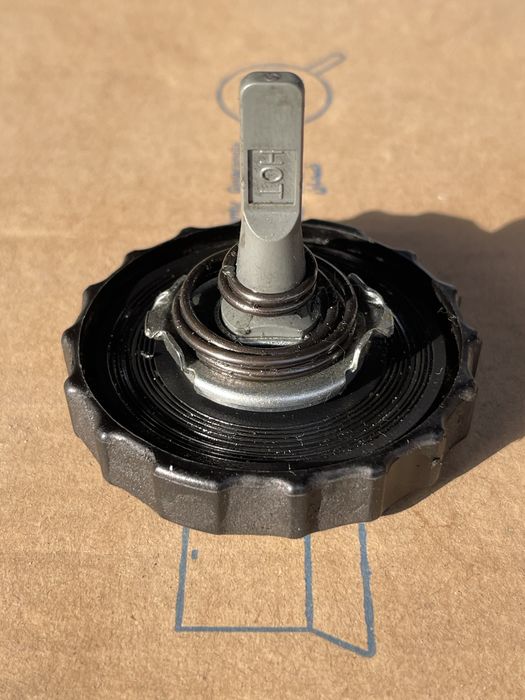 Запчасти на Хайлюкс пикап