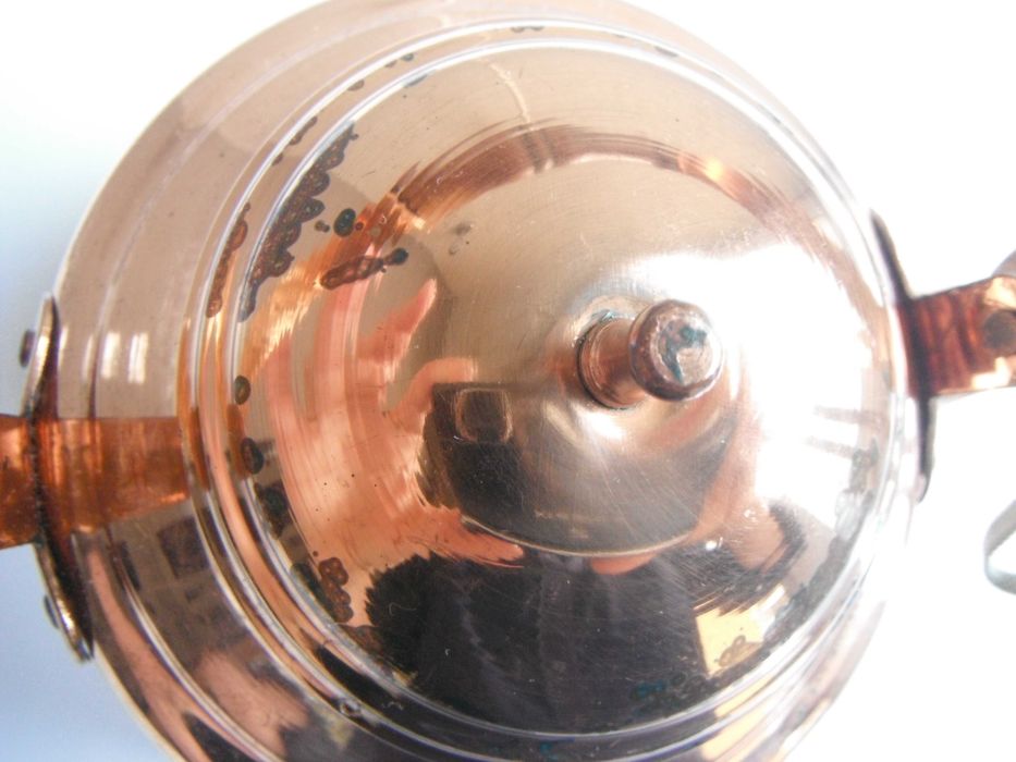 Голямо медно котле и чайник от мед с дървена дръжка