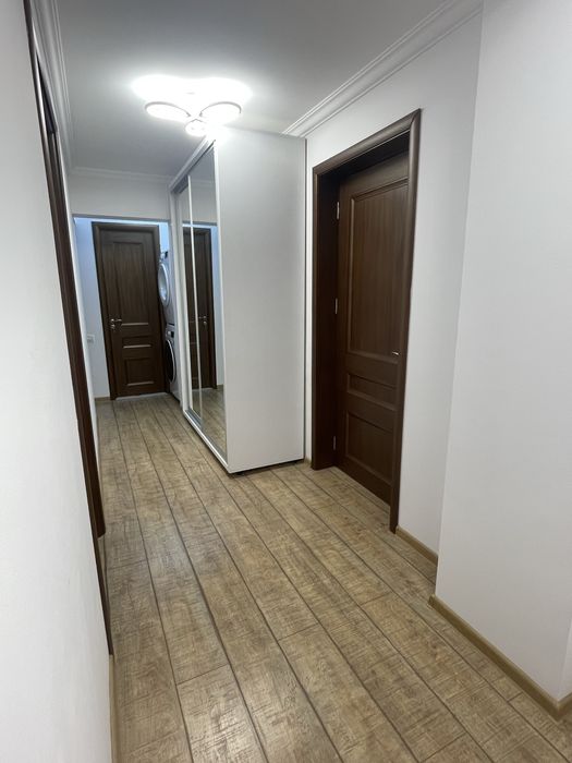 Vând apartament 4 camere