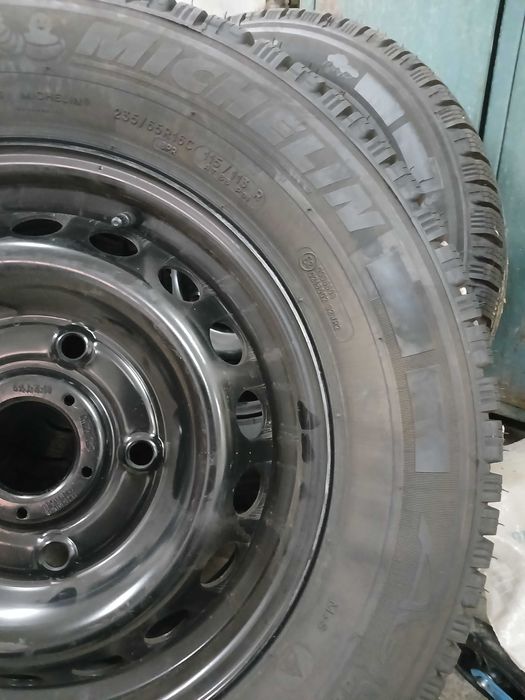 Продавам нови гуми с нови джанти Мишелин  235/65/16