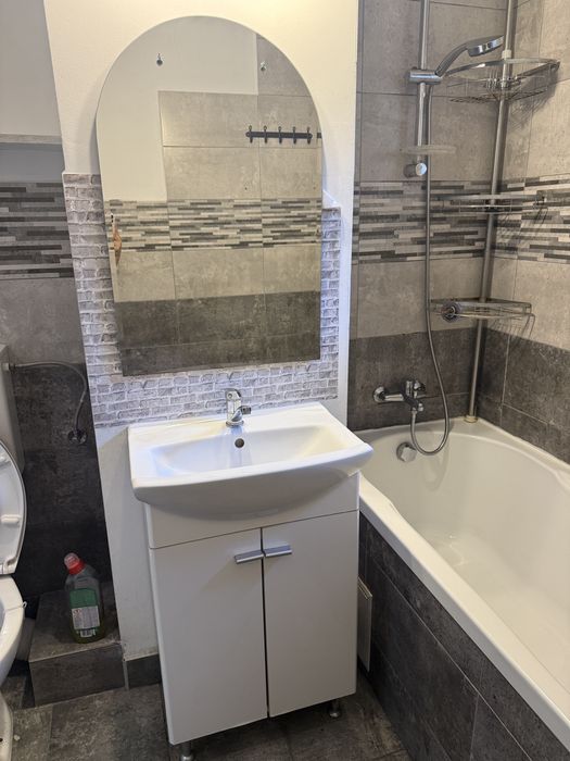 Mobilier baie cu chiuvetă + baterie+ oglinda