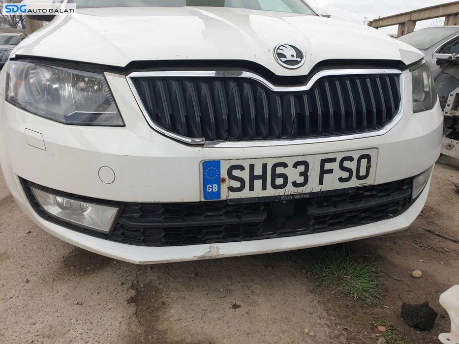 Bara Spoiler Fata cu Spalatoare si Proiectoare model cu Distronic FARA Grila Superioara Skoda Octavia 3 2013 - 2017 Culoare LF9E [0326]