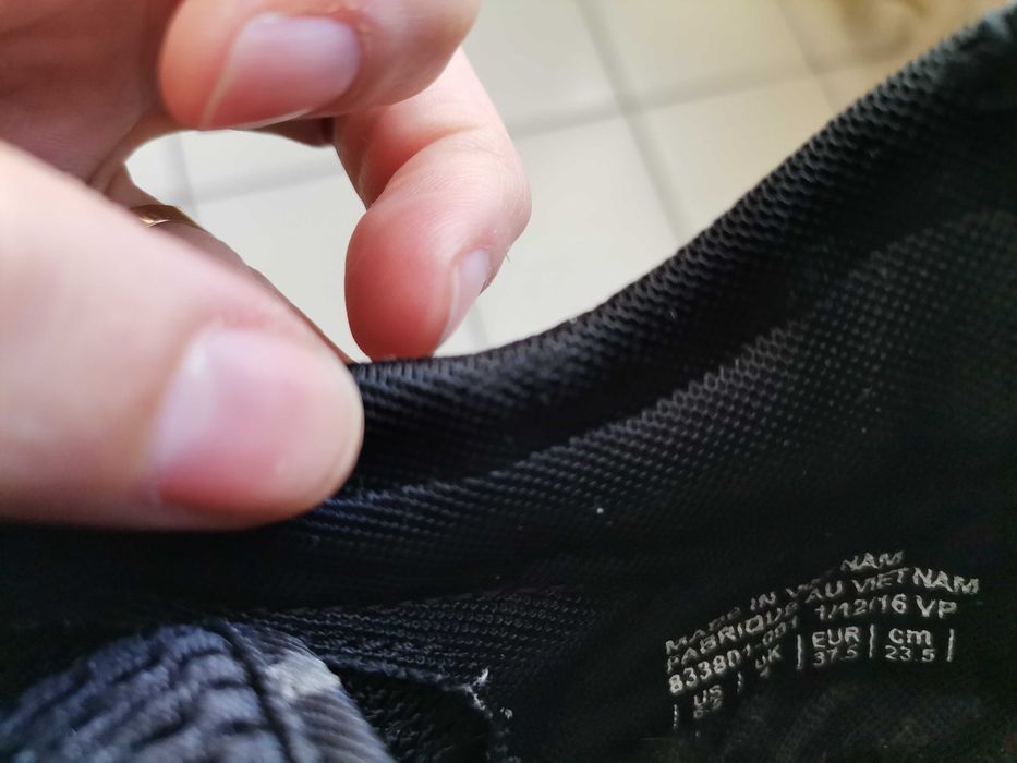 Черни и бели маратонки Nike