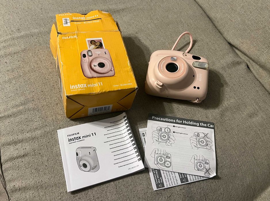 Aparat foto instant Fujifilm Instax Mini 11 roz complet functional