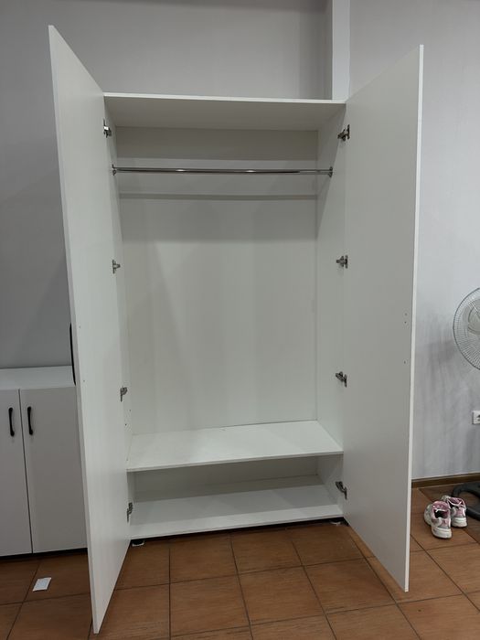 Продам компактный шкаф и стол