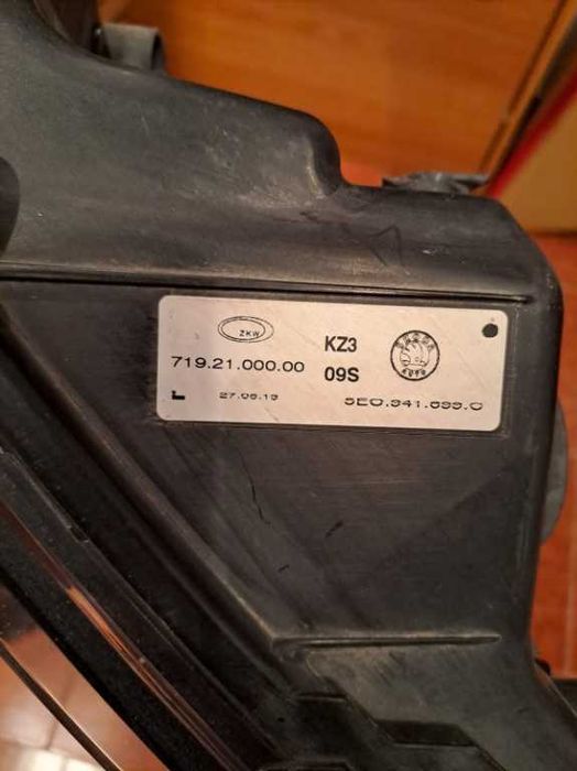 Proiector stanga original Skoda Octavia 3 cod 5E0941699C