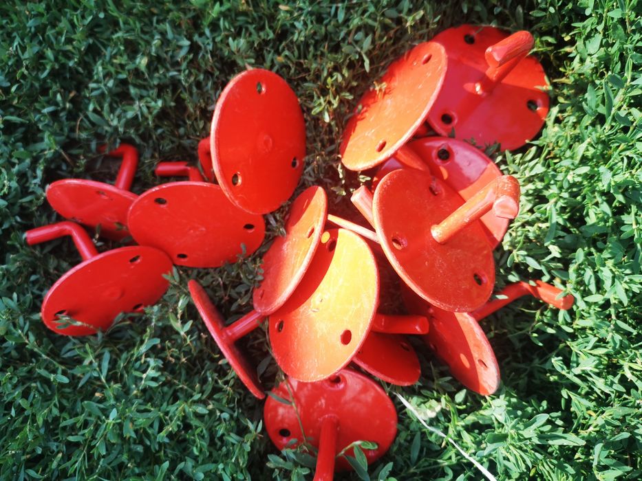 Vând cârlige pentru agățat